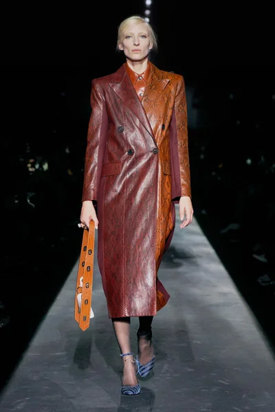 Look 12